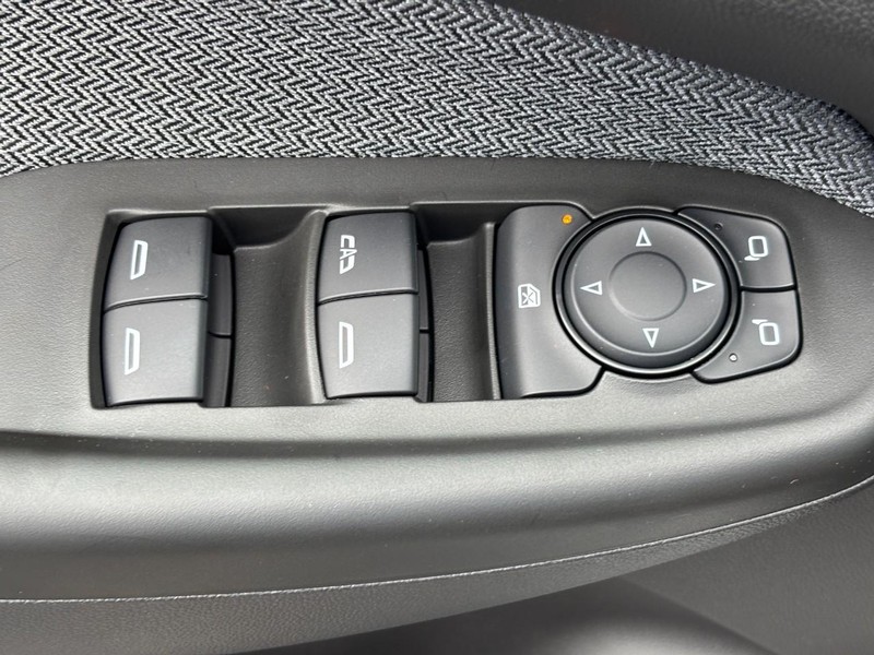 Chevrolet TrailBlazer Vehicle Image 24
