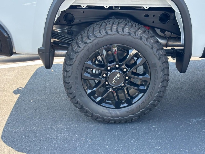 Chevrolet Silverado 2500HD Vehicle Image 05