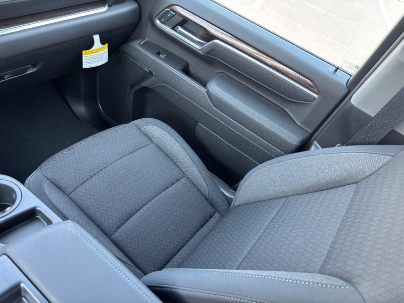 Chevrolet Silverado 2500HD Vehicle Image 11
