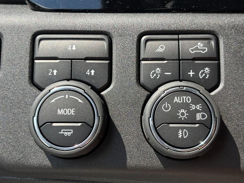 Chevrolet Silverado 2500HD Vehicle Image 12