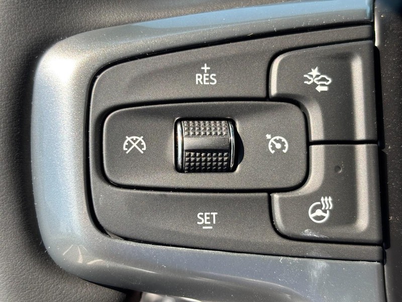 Chevrolet Silverado 2500HD Vehicle Image 13