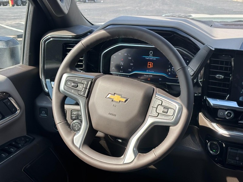 Chevrolet Silverado 3500HD Vehicle Image 08