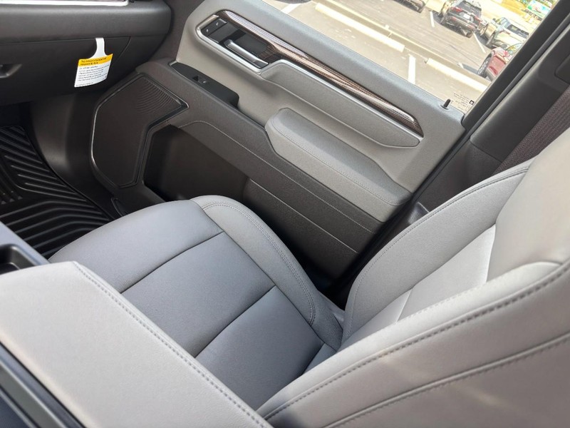 Chevrolet Silverado 3500HD Vehicle Image 11