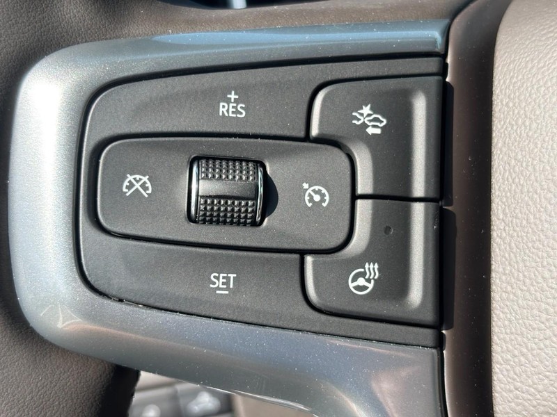 Chevrolet Silverado 3500HD Vehicle Image 13