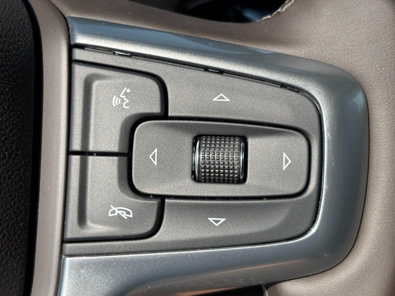 Chevrolet Silverado 3500HD Vehicle Image 14