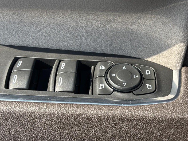 Chevrolet Silverado 3500HD Vehicle Image 20