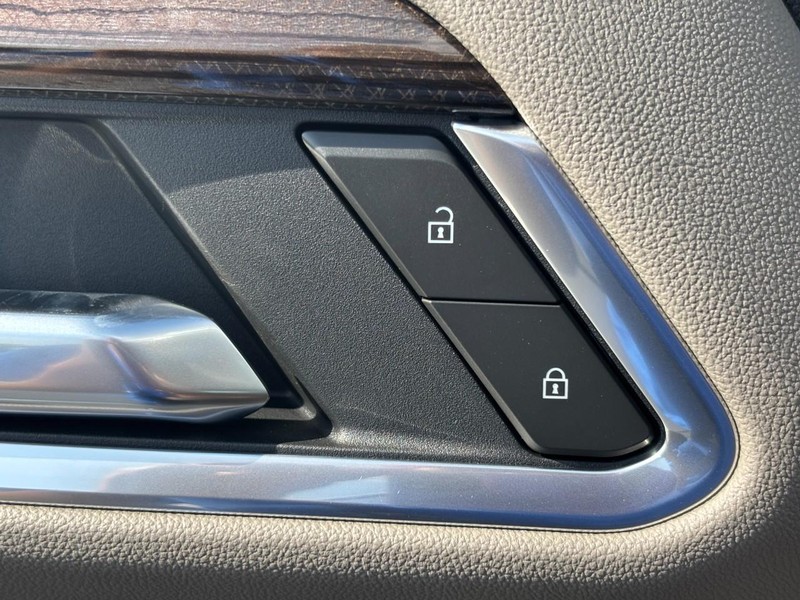 Chevrolet Silverado 3500HD Vehicle Image 21