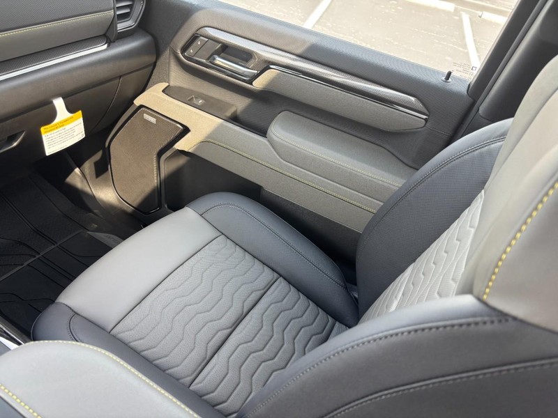 Chevrolet Silverado 2500HD Vehicle Image 11