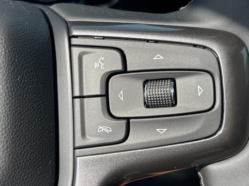 Chevrolet Silverado 2500HD Vehicle Image 14