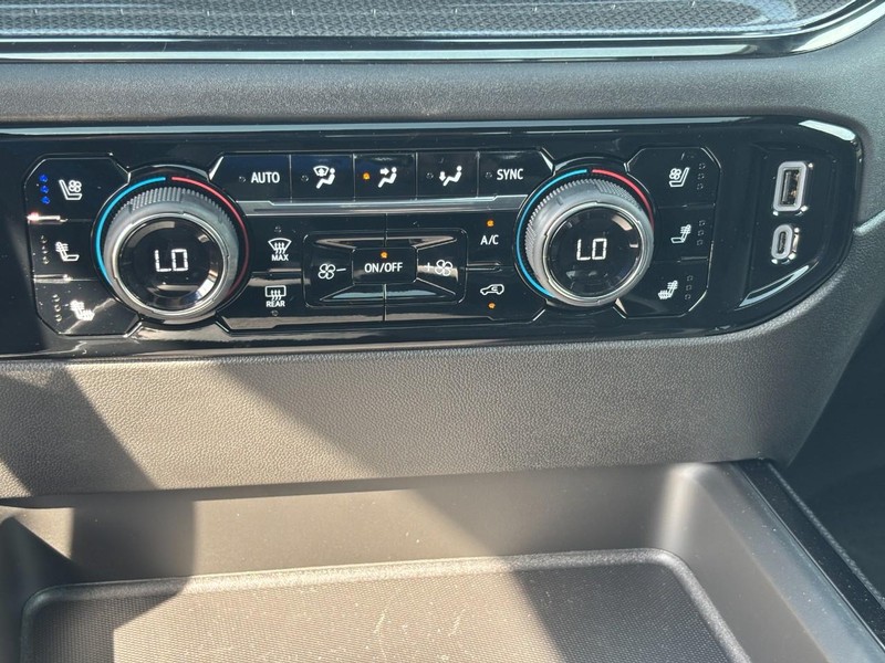 Chevrolet Silverado 2500HD Vehicle Image 19