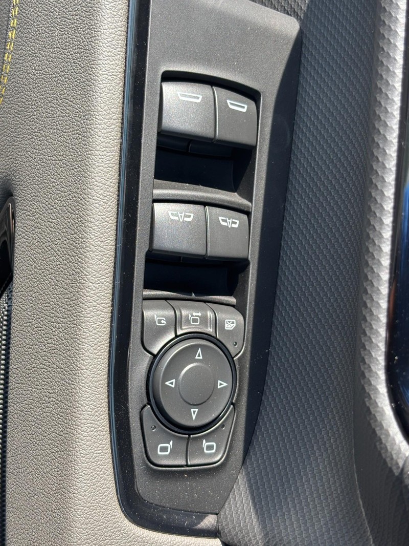 Chevrolet Silverado 2500HD Vehicle Image 20