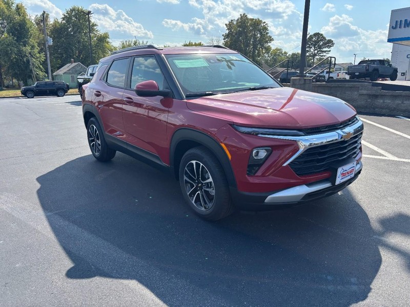Chevrolet TrailBlazer Vehicle Image 02