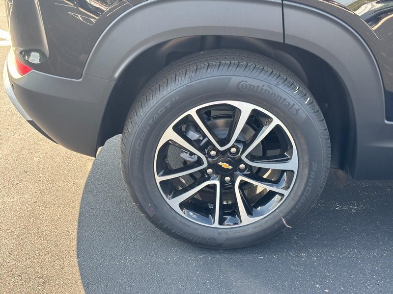 Chevrolet TrailBlazer Vehicle Image 05