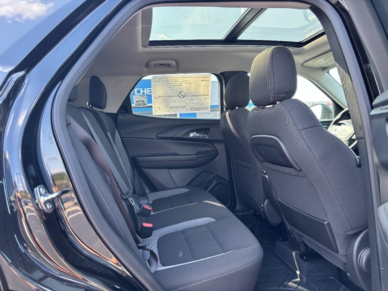 Chevrolet TrailBlazer Vehicle Image 06