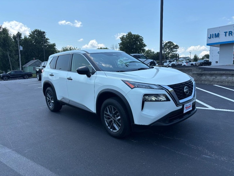 Nissan Rogue Vehicle Image 02