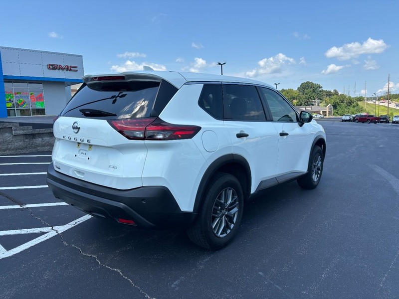 Nissan Rogue Vehicle Image 03