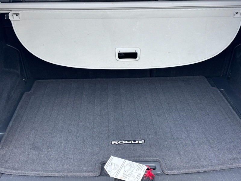 Nissan Rogue Vehicle Image 04