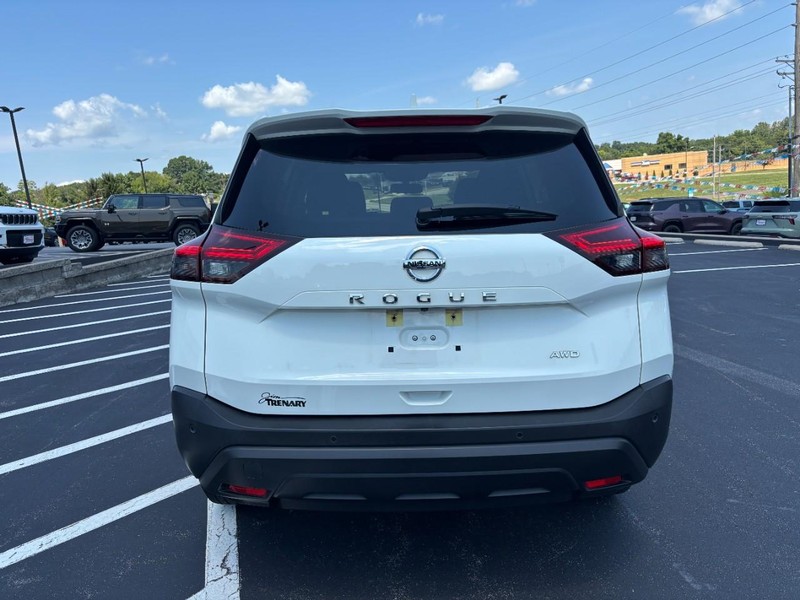 Nissan Rogue Vehicle Image 05