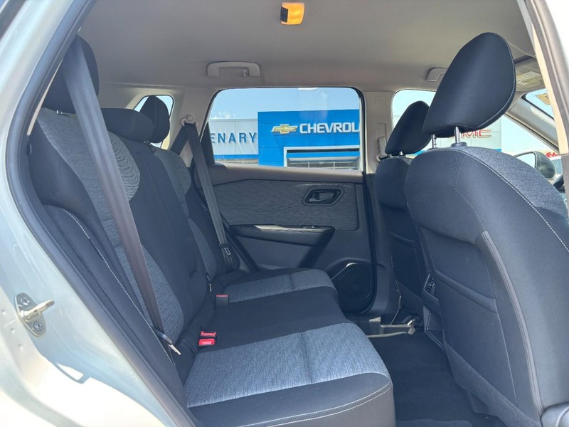Nissan Rogue Vehicle Image 10