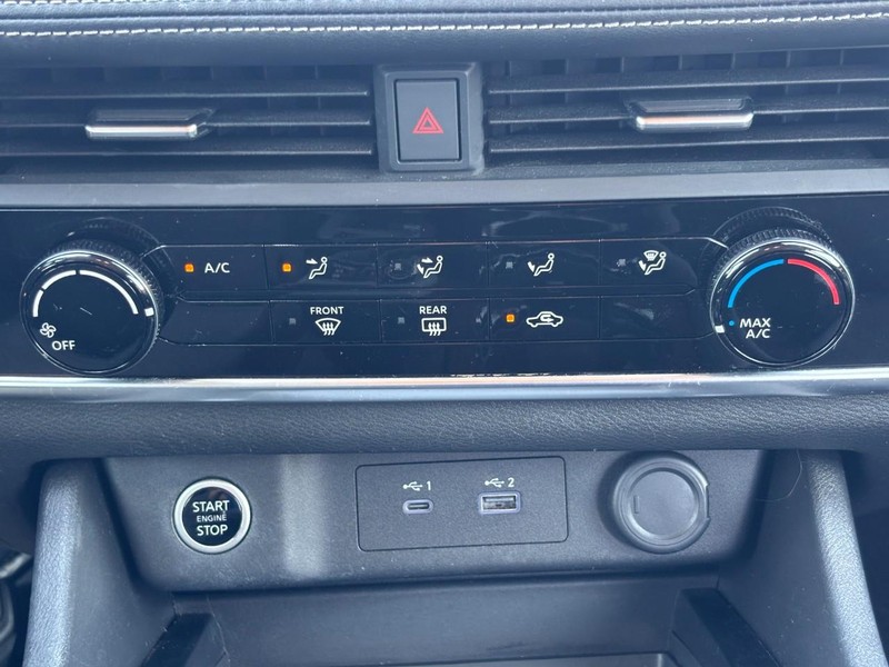 Nissan Rogue Vehicle Image 14