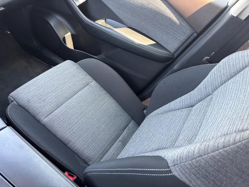 Nissan Rogue Vehicle Image 15