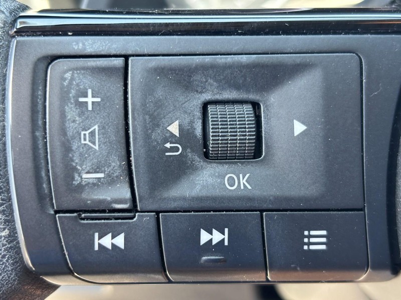 Nissan Rogue Vehicle Image 16