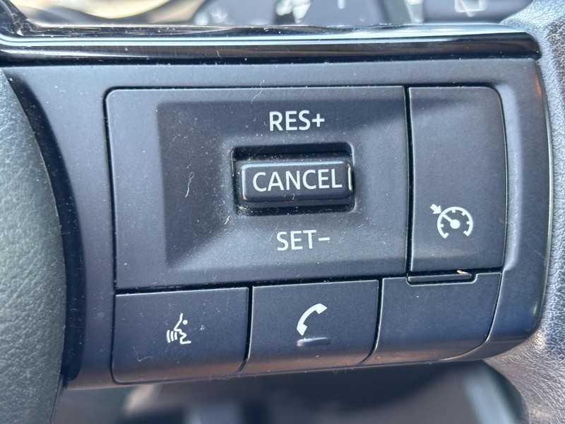 Nissan Rogue Vehicle Image 17