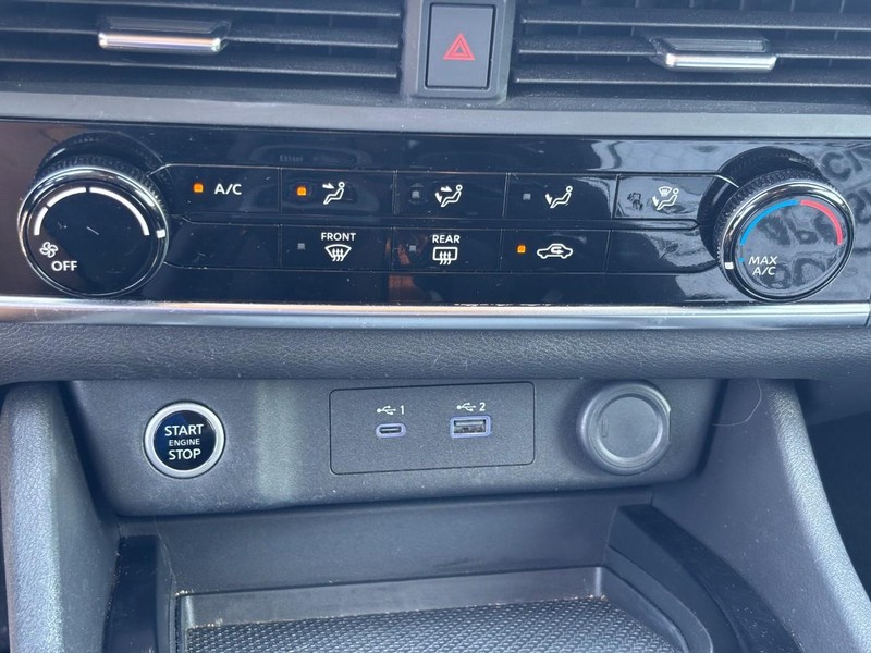 Nissan Rogue Vehicle Image 20