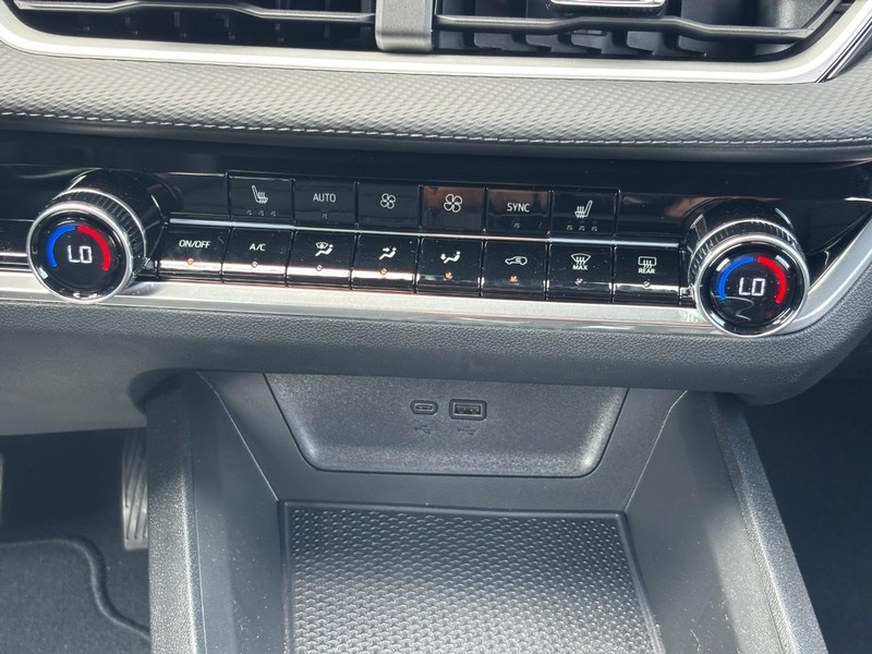 Chevrolet Equinox Vehicle Image 11