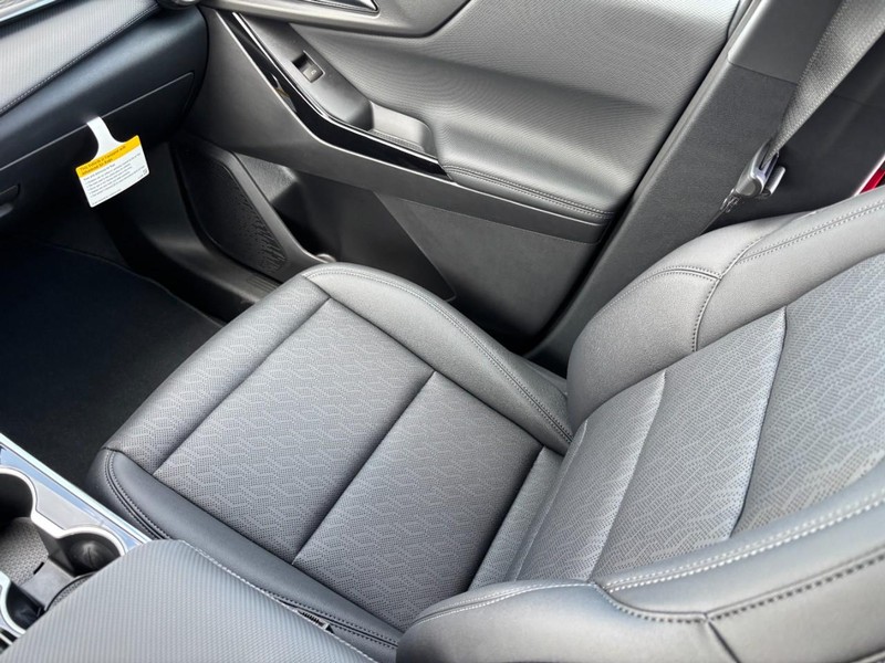 Chevrolet Equinox Vehicle Image 12