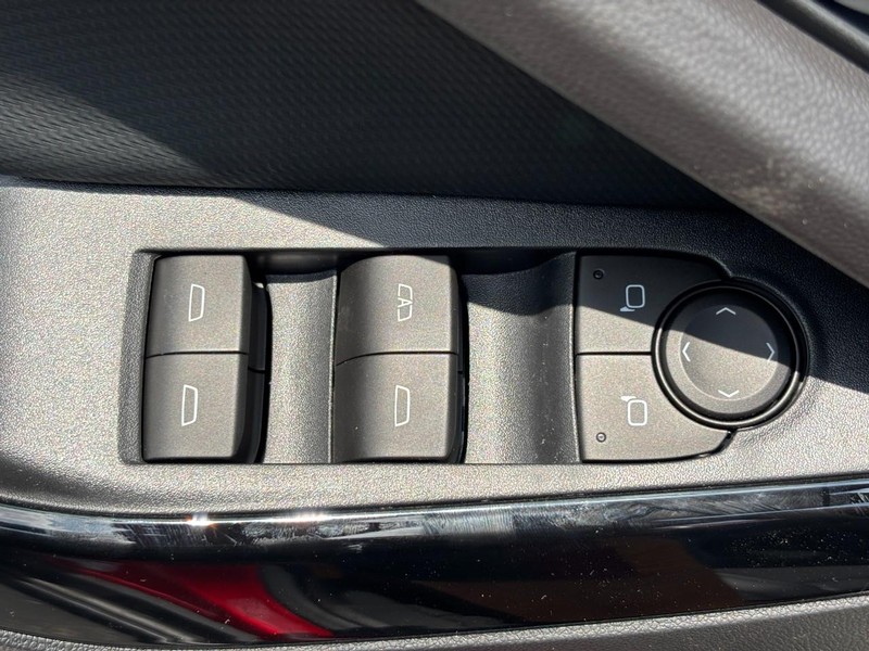 Chevrolet Equinox Vehicle Image 21