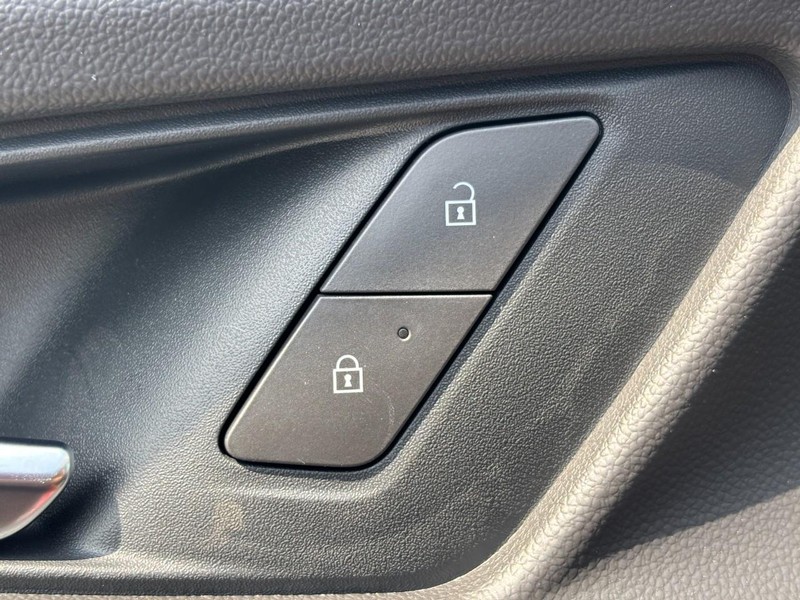 Chevrolet Equinox Vehicle Image 22