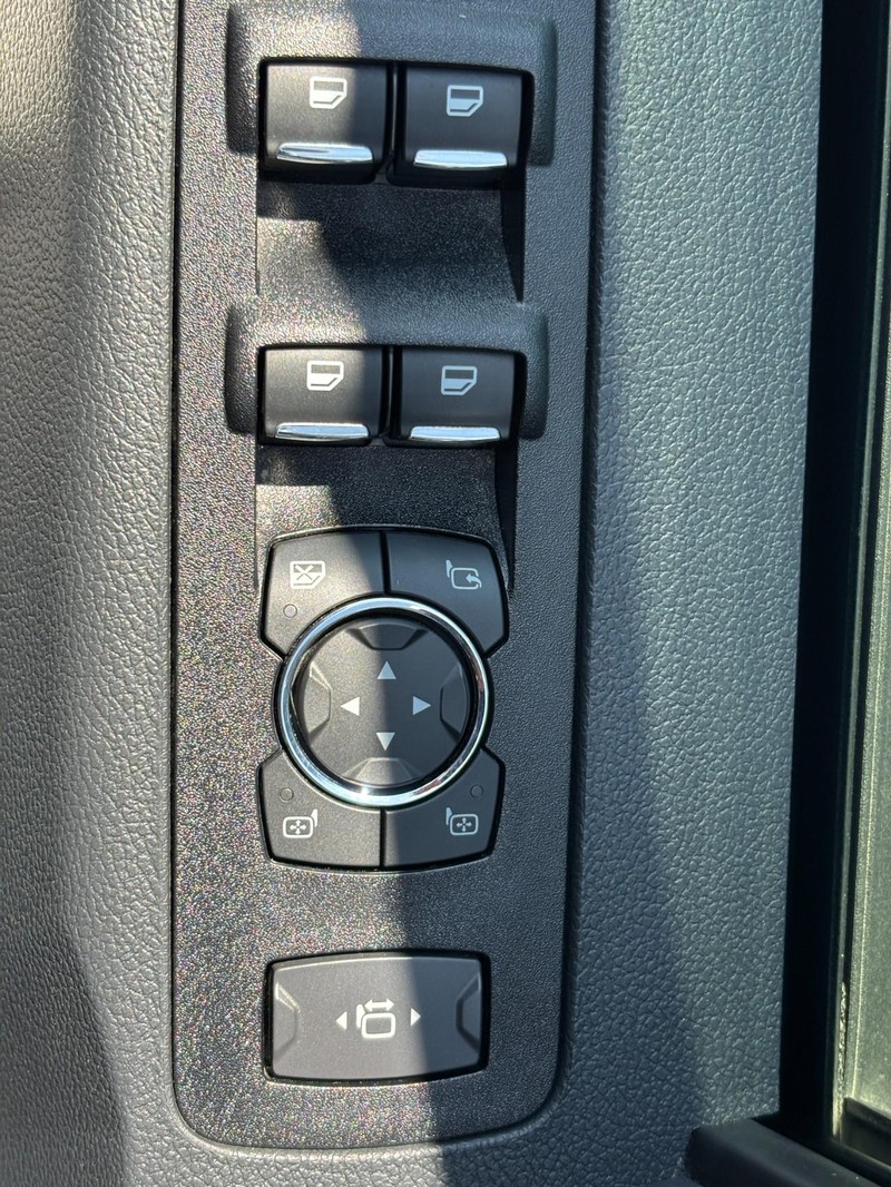 Ford Super Duty F-250 SRW Vehicle Image 26