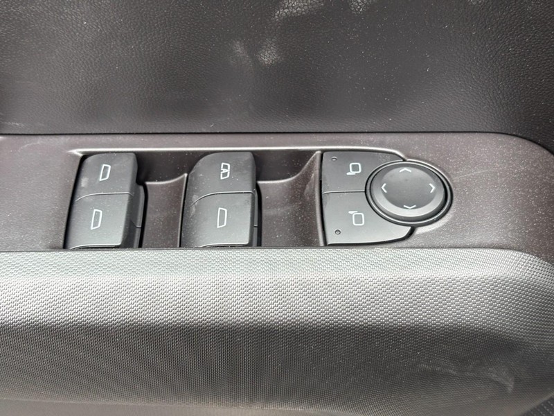 Chevrolet Colorado Vehicle Image 18