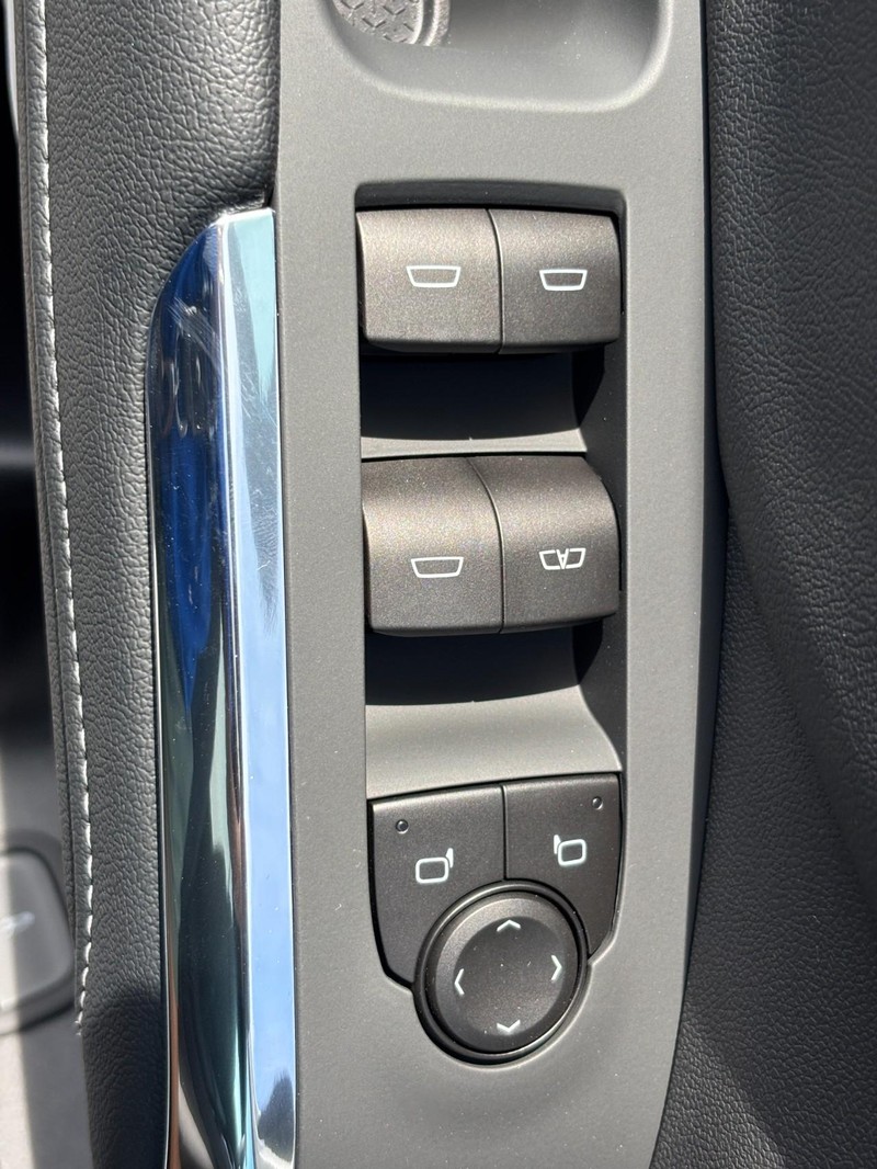 Chevrolet Traverse Vehicle Image 18