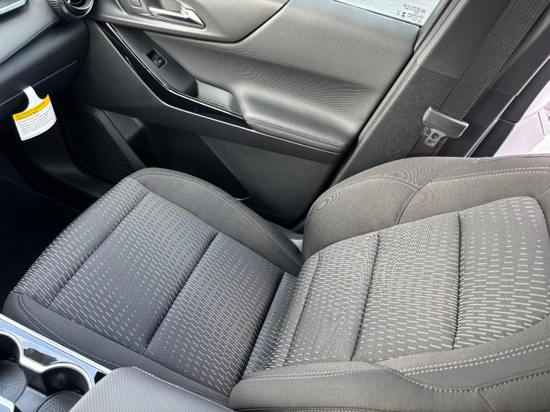 Chevrolet Equinox Vehicle Image 12
