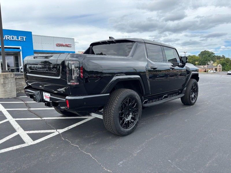 GMC HUMMER EV Pickup Vehicle Image 03