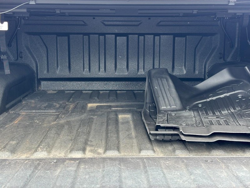 GMC HUMMER EV Pickup Vehicle Image 04