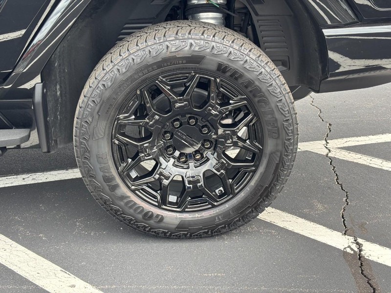GMC HUMMER EV Pickup Vehicle Image 07
