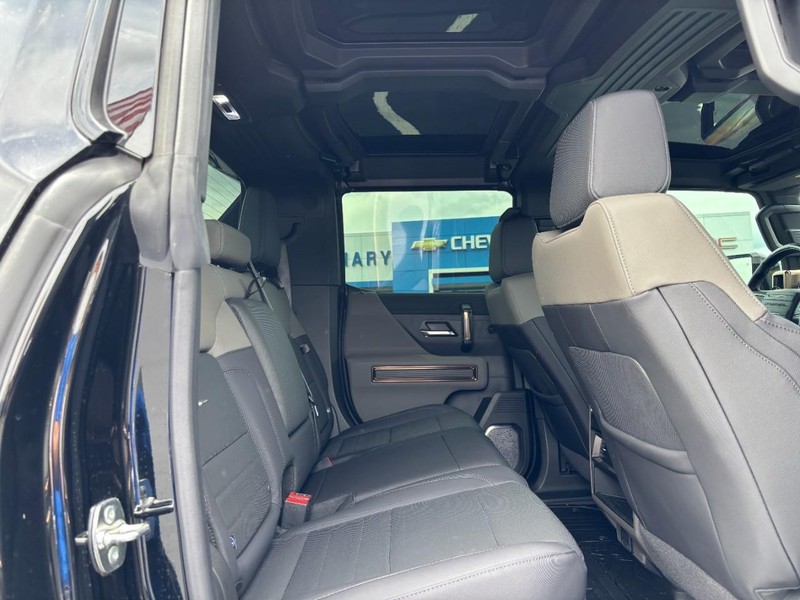 GMC HUMMER EV Pickup Vehicle Image 10