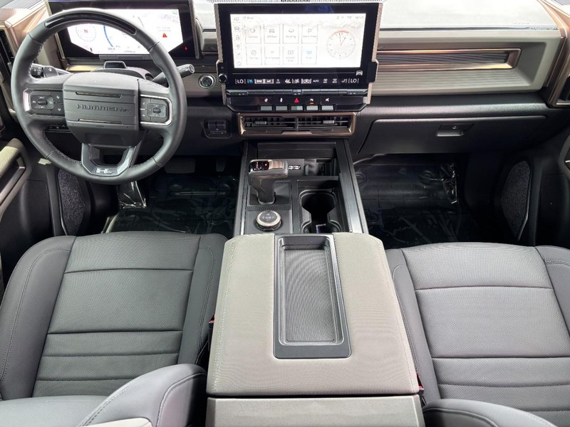 GMC HUMMER EV Pickup Vehicle Image 11