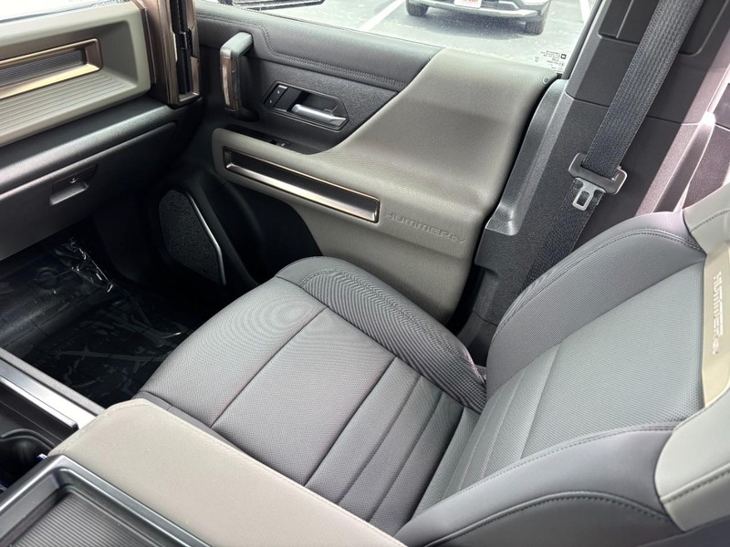 GMC HUMMER EV Pickup Vehicle Image 15