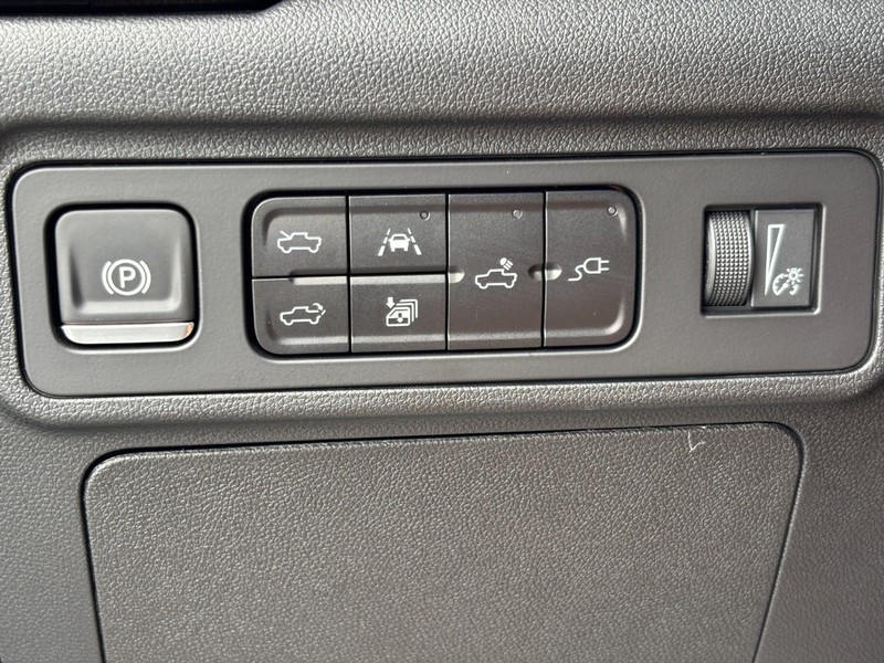 GMC HUMMER EV Pickup Vehicle Image 16
