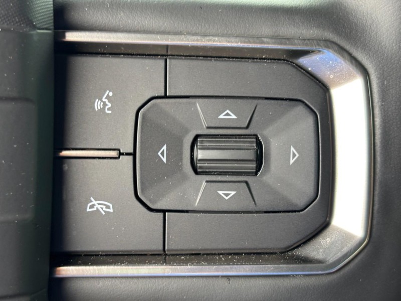GMC HUMMER EV Pickup Vehicle Image 18