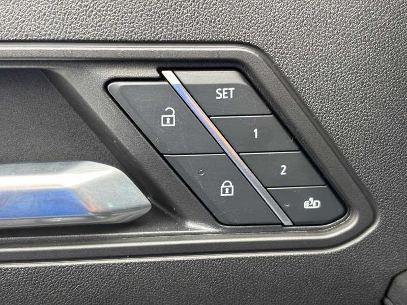 GMC HUMMER EV Pickup Vehicle Image 24