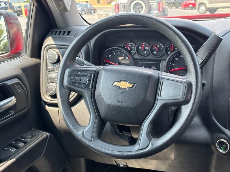 Chevrolet Silverado 1500 Vehicle Image 12