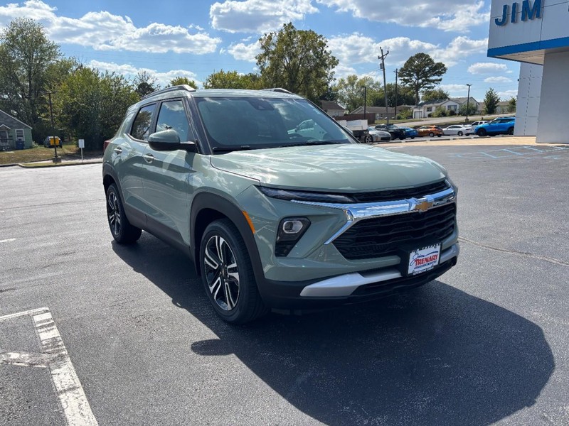 Chevrolet TrailBlazer Vehicle Image 02