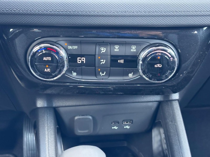 Chevrolet TrailBlazer Vehicle Image 11