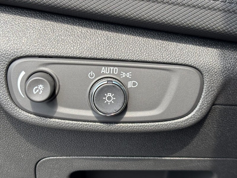 Chevrolet TrailBlazer Vehicle Image 13