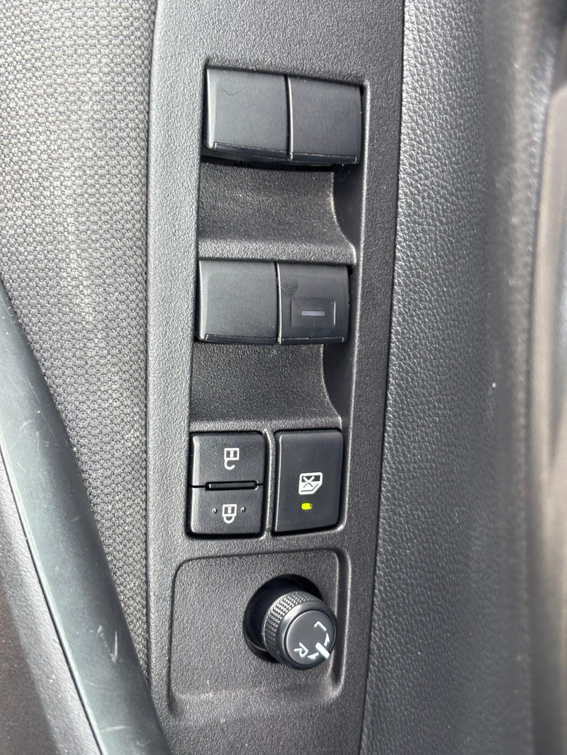 Toyota Corolla Vehicle Image 23